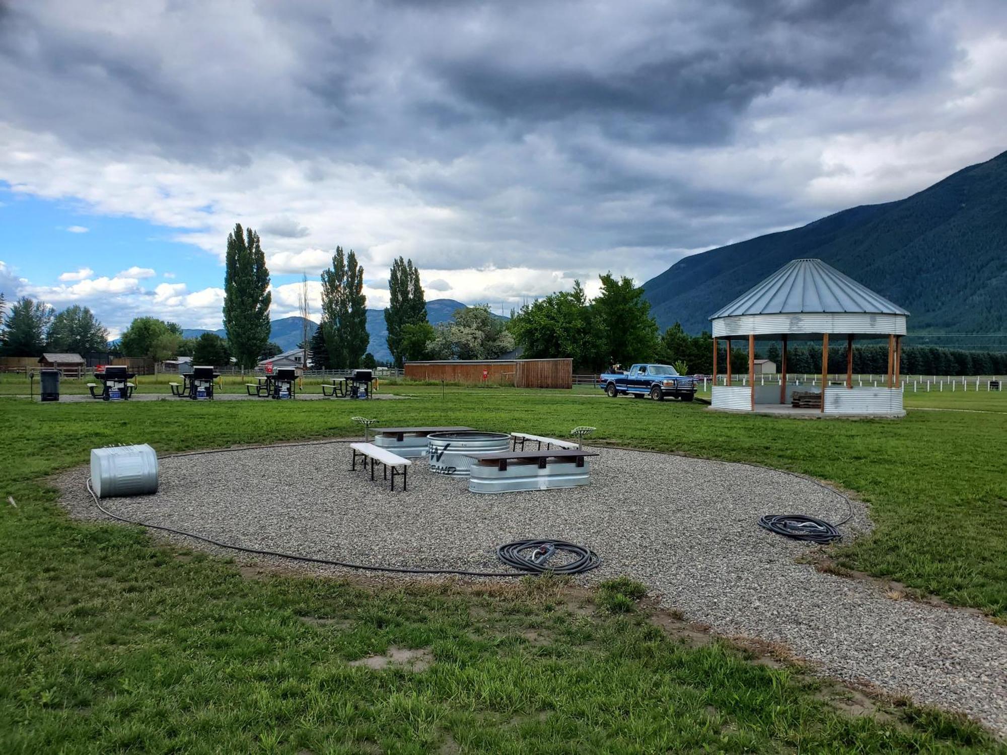 Glacier Acres Guest Ranch Columbia Falls Esterno foto